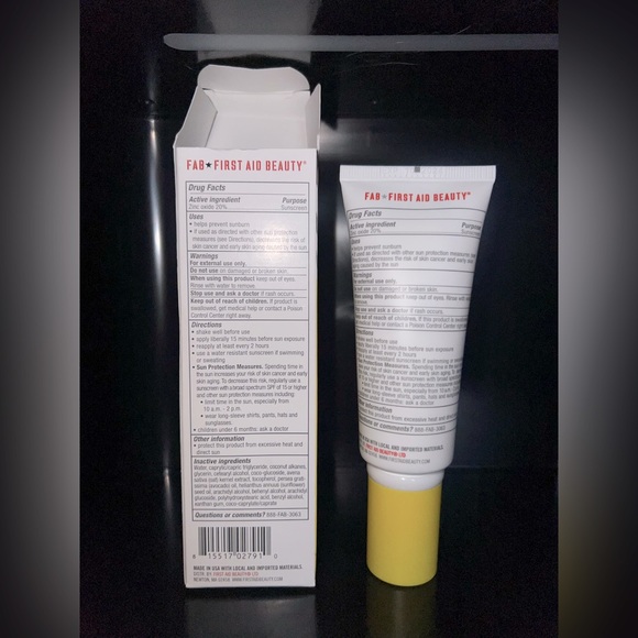 First Aid Beauty Mineral Sunscreen. Protect, Defense, Repair, Target: Wrinkles - Picture 3 of 5